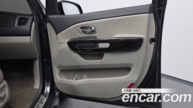 Kia Canival 2019 — photo 15