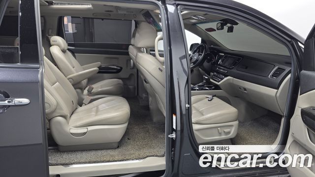 Kia Canival 2019 — photo 16