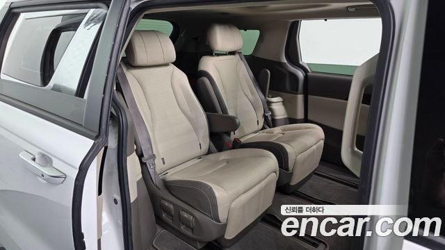 Kia Canival 2021 — photo 17