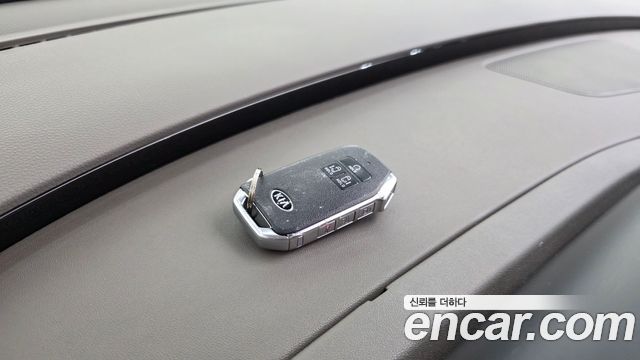 Kia Canival 2021 — photo 22