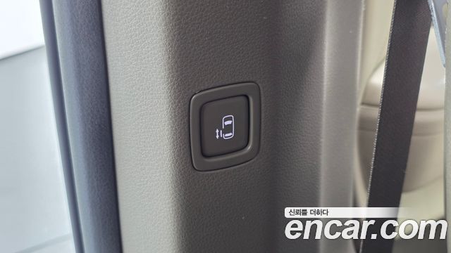 Kia Canival 2021 — photo 24