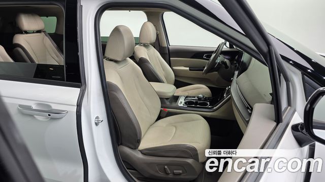 Kia Canival 2021 — photo 16