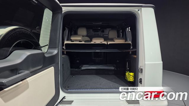 Mercedes-Benz G-Class 2025 — photo 20