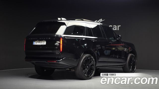 Land Rover Range Rover 2023 — photo 2