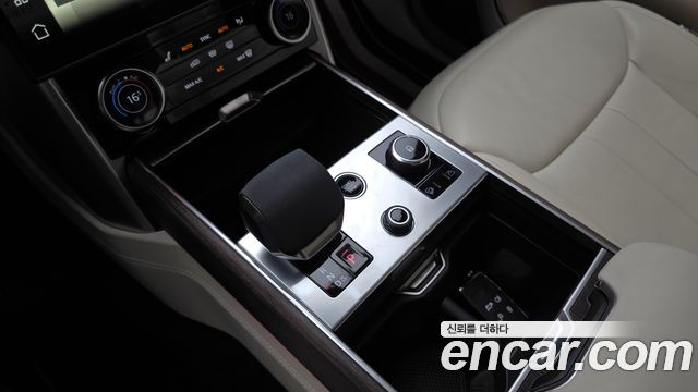Land Rover Range Rover 2023 — photo 12