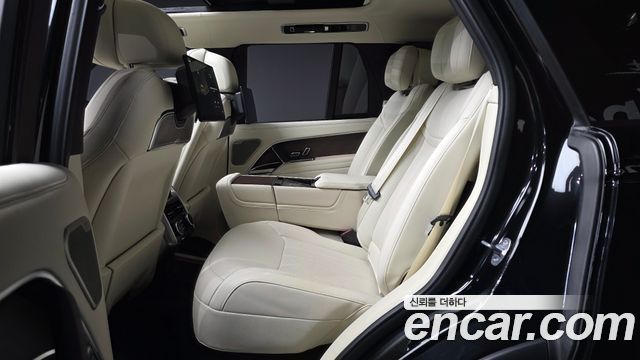 Land Rover Range Rover 2023 — photo 17