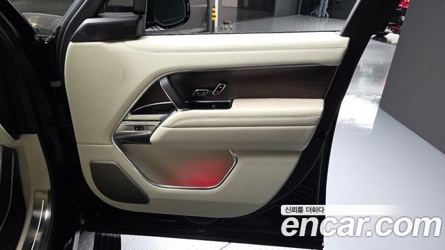 Land Rover Range Rover 2023 — photo 14
