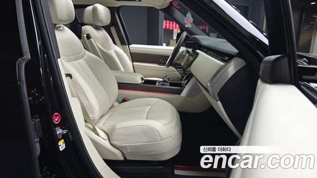 Land Rover Range Rover 2023 — photo 16