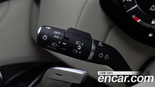Land Rover Range Rover 2023 — photo 31