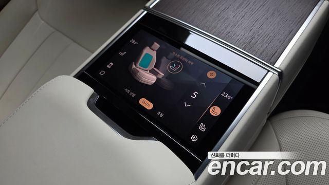 Land Rover Range Rover 2023 — photo 36