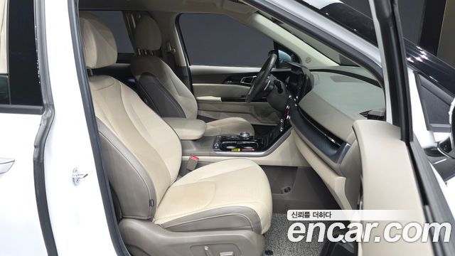 Kia Canival 2023 — photo 11