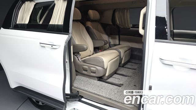 Kia Canival 2023 — photo 12