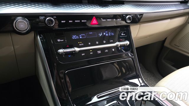Kia Canival 2023 — photo 16