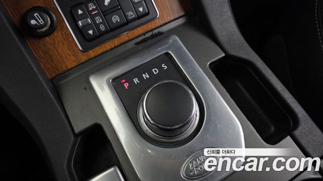 Land Rover Discovery 2016 — photo 9