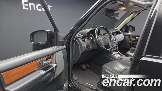 Land Rover Discovery 2016 — photo 10