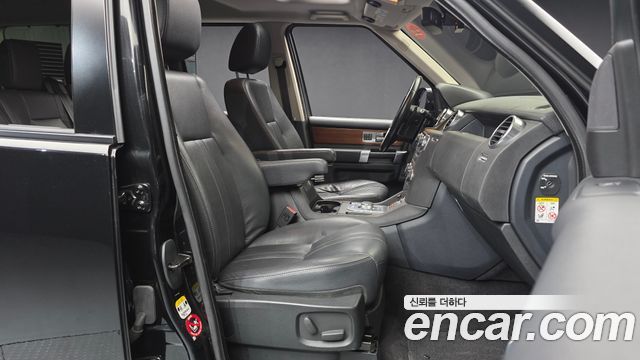Land Rover Discovery 2016 — photo 11