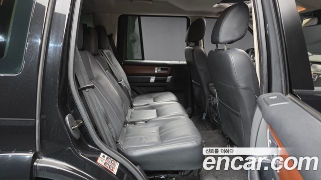 Land Rover Discovery 2016 — photo 12
