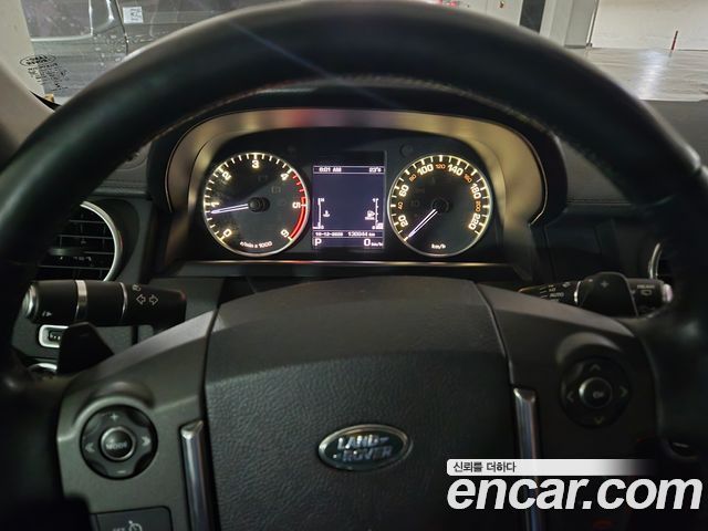 Land Rover Discovery 2016 — photo 13