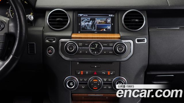 Land Rover Discovery 2016 — photo 14