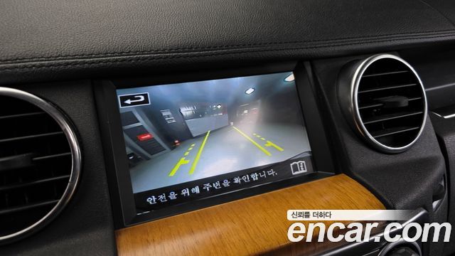 Land Rover Discovery 2016 — photo 15