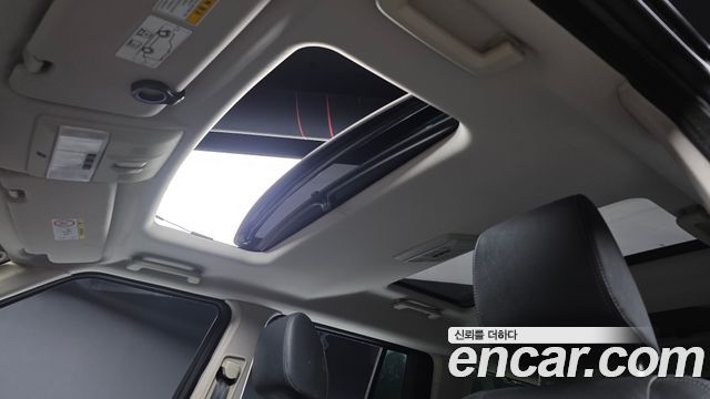 Land Rover Discovery 2016 — photo 16