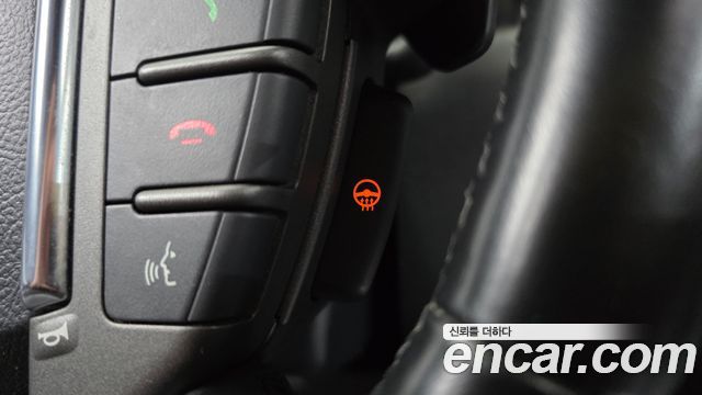 Land Rover Discovery 2016 — photo 18
