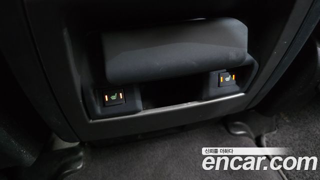 Land Rover Discovery 2016 — photo 19