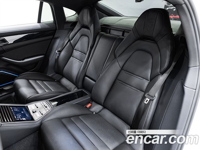 Porsche Panamera 2019 — photo 16