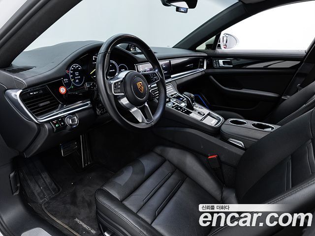 Porsche Panamera 2019 — photo 19