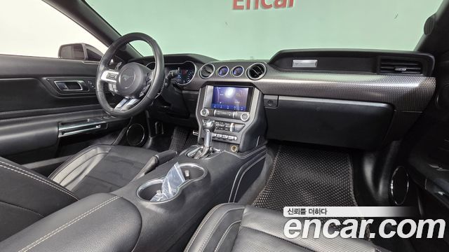 Ford Mustang 2022 — photo 10