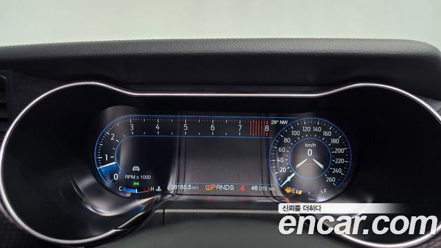 Ford Mustang 2022 — photo 11