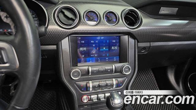 Ford Mustang 2022 — photo 18