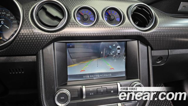 Ford Mustang 2022 — photo 20