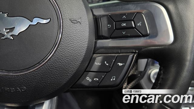 Ford Mustang 2022 — photo 23