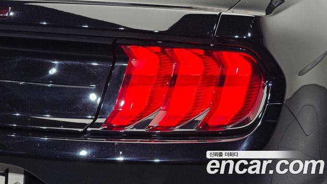 Ford Mustang 2022 — photo 9