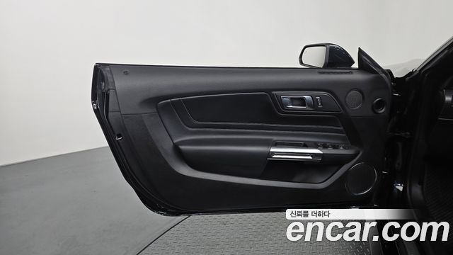 Ford Mustang 2022 — photo 14