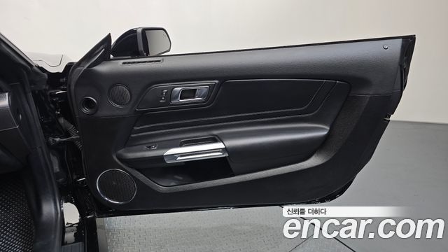 Ford Mustang 2022 — photo 15