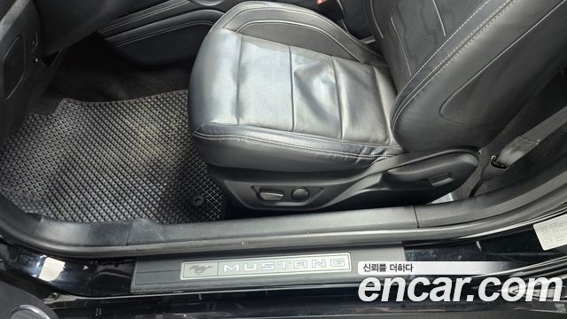 Ford Mustang 2022 — photo 29