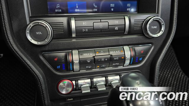 Ford Mustang 2022 — photo 30