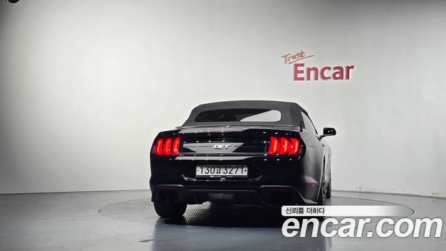 Ford Mustang 2022 — photo 36