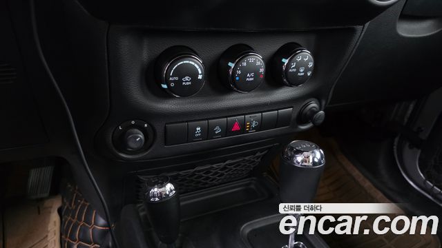 Jeep Wrangler 2013 — photo 16