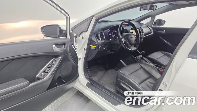 Kia K3 2015 — photo 10