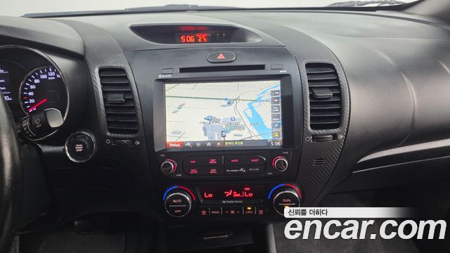 Kia K3 2015 — photo 14