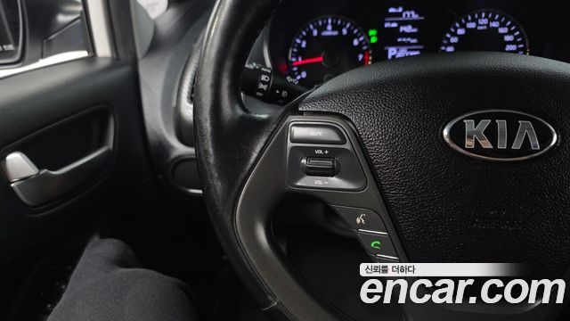Kia K3 2015 — photo 17