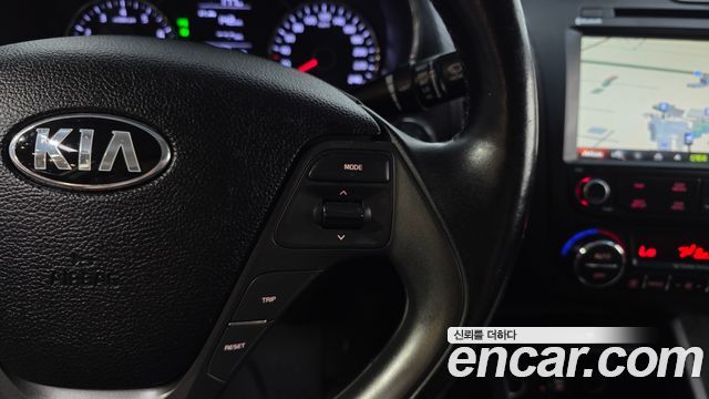 Kia K3 2015 — photo 18
