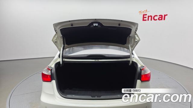 Kia K3 2015 — photo 20