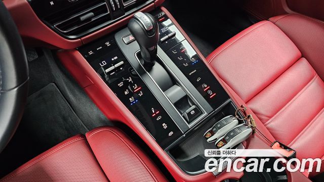 Porsche Macan 2023 — photo 12