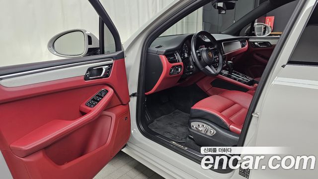 Porsche Macan 2023 — photo 13