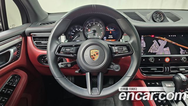Porsche Macan 2023 — photo 19