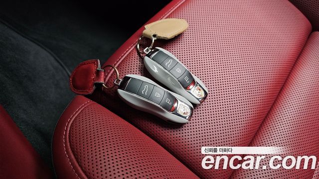 Porsche Macan 2023 — photo 21
